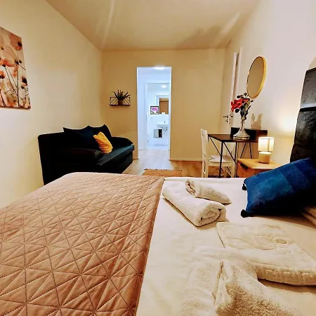 Superior 2br For Business & Leisure, Private Garden, Free Parking & Gym, By Live-inn 1 Prag