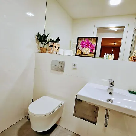 Superior 2br For Business & Leisure, Private Garden, Free Parking & Gym, By Live-inn 1 Lejlighed Prag