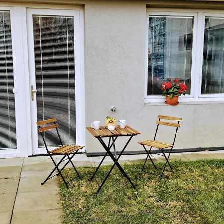 Superior 2br For Business & Leisure, Private Garden, Free Parking & Gym, By Live-inn 1
