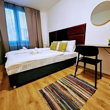 Superior 2br For Business & Leisure, Private Garden, Free Parking & Gym, By Live-inn 1 프라하