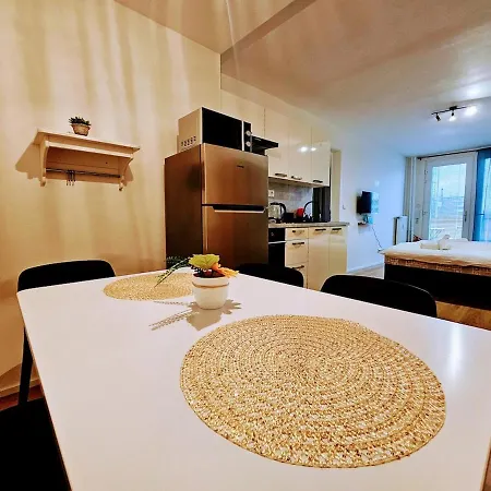 Superior 2br For Business & Leisure, Private Garden, Free Parking & Gym, By Live-inn 1 *