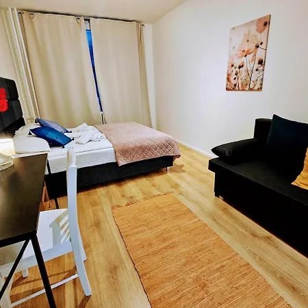 Superior 2br For Business & Leisure, Private Garden, Free Parking & Gym, By Live-inn 1 아파트 프라하