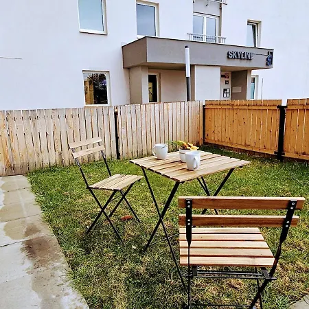 아파트 Superior 2br For Business & Leisure, Private Garden, Free Parking & Gym, By Live-inn 1 *