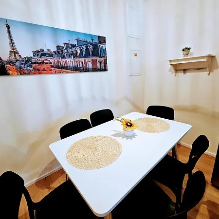 Superior 2br For Business & Leisure, Private Garden, Free Parking & Gym, By Live-inn 1 아파트 프라하
