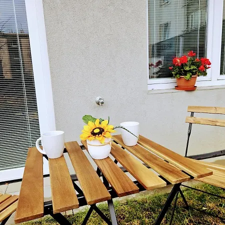 Superior 2br For Business & Leisure, Private Garden, Free Parking & Gym, By Live-inn 1 *