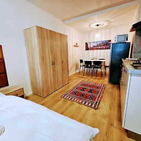 Superior 2br For Business & Leisure, Private Garden, Free Parking & Gym, By Live-inn 1 아파트 프라하