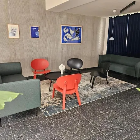 아파트 Superior 2br For Business & Leisure, Private Garden, Free Parking & Gym, By Live-inn 1 *