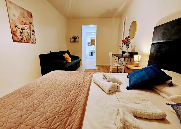 Superior 2br For Business & Leisure, Private Garden, Free Parking & Gym, By Live-inn 1 Prag