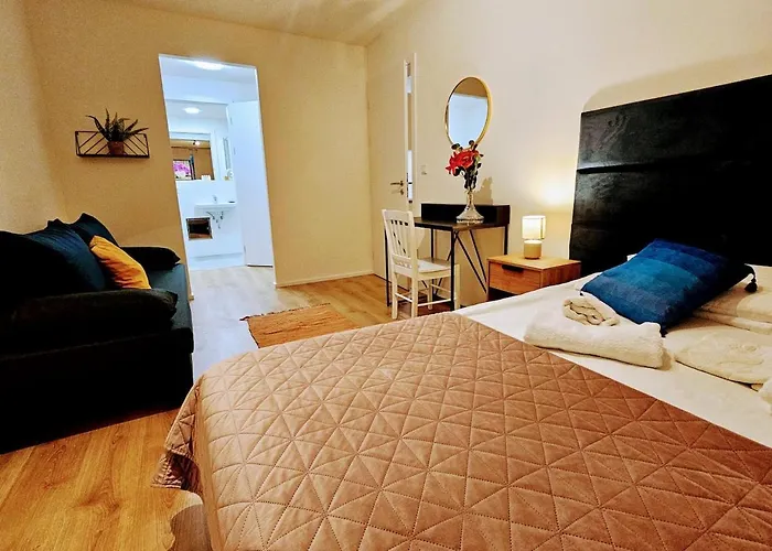 Superior 2br For Business & Leisure, Private Garden, Free Parking & Gym, By Live-inn 1 * Prag