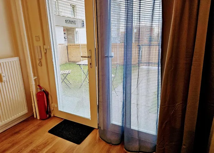 Superior 2br For Business & Leisure, Private Garden, Free Parking & Gym, By Live-inn 1 *