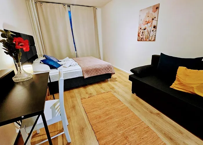 Superior 2br For Business & Leisure, Private Garden, Free Parking & Gym, By Live-inn 1 Lejlighed Prag