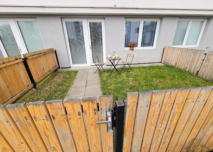 Superior 2br For Business & Leisure, Private Garden, Free Parking & Gym, By Live-inn 1 Lejlighed *