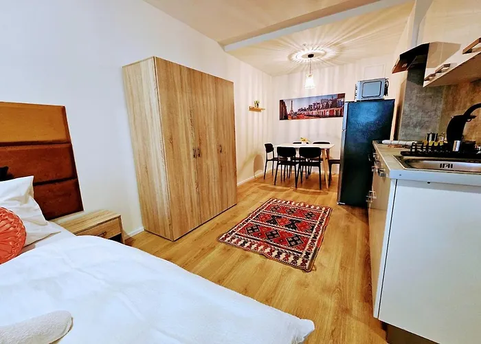 Superior 2br For Business & Leisure, Private Garden, Free Parking & Gym, By Live-inn 1 Lejlighed Prag