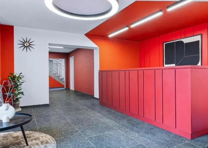 Superior 2br For Business & Leisure, Private Garden, Free Parking & Gym, By Live-inn 1 * Prag